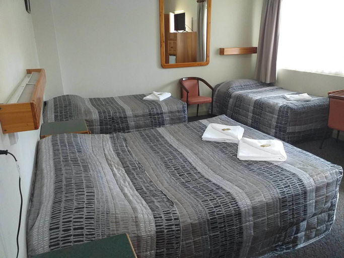 Bedroom 3, Bucketts Way Motel, Gloucester
