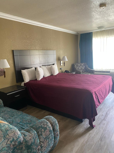 Bedroom 3, Atascadero Inn, San Luis Obispo