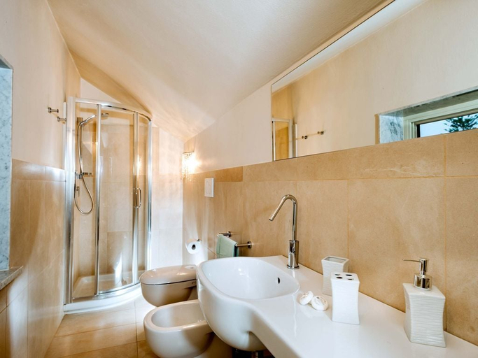 Bathroom 3, Villa Maddalena, Syracuse