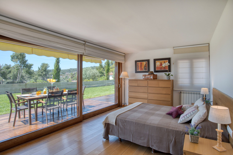 Bedroom 2, Casa Anem Fent, Girona