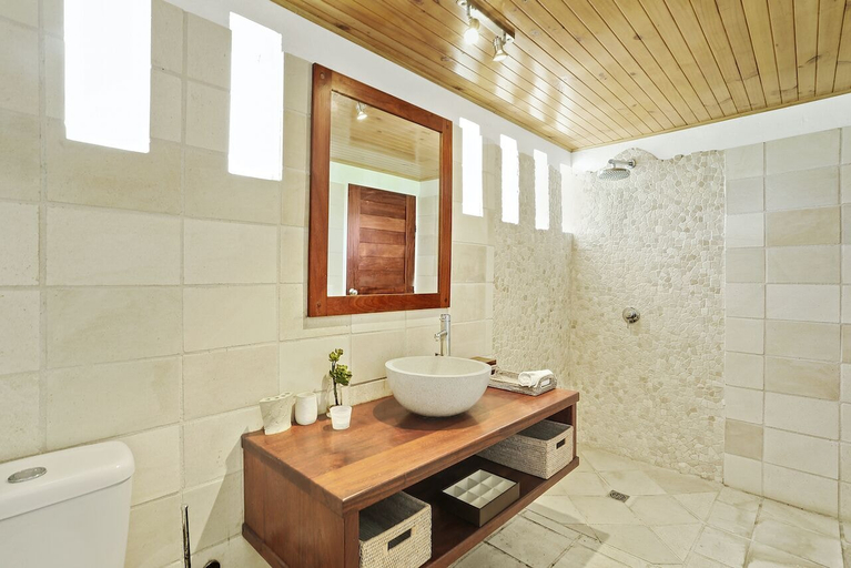 Bathroom, Villa Senang Masari, Port Vila
