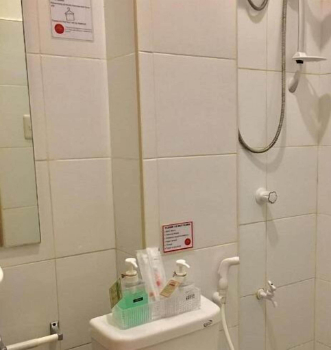 Bathroom, Rona's Townhouses, Panglao