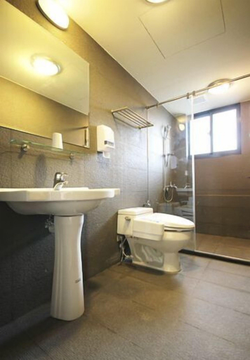Bathroom 3, Gemlu Hotel, Nantou