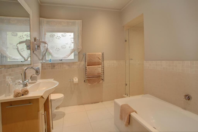 Bathroom 5, Starfish Guest Lodge, Eden