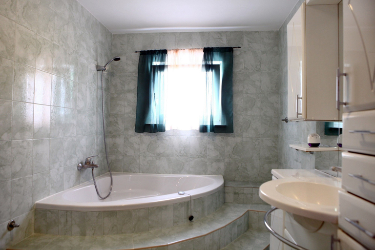 Bathroom, Apartments Green Place, Piran