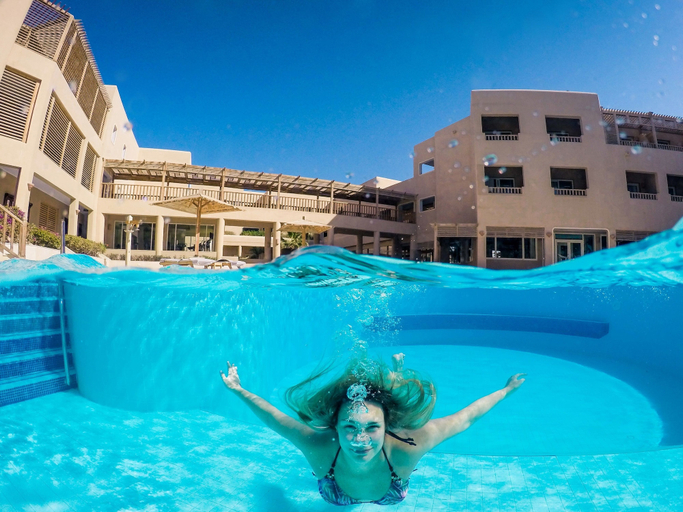 Exterior & Views 1, The Breakers Diving & Surfing Lodge, Safaja