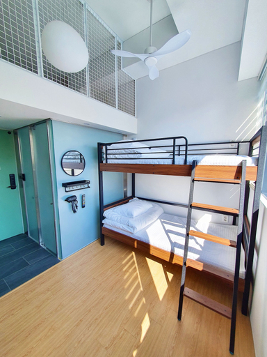 Bedroom 3, Yolo Guesthouse - Hostel, Jung