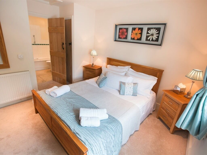 Bedroom 2, The Old Brewhouse, Gloucestershire