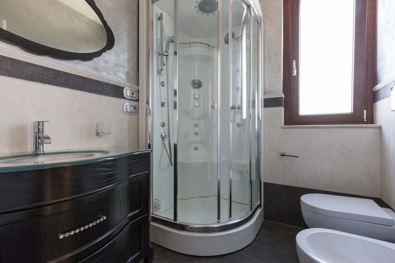 Bathroom 4, 2088 Villa Marilda, Taranto