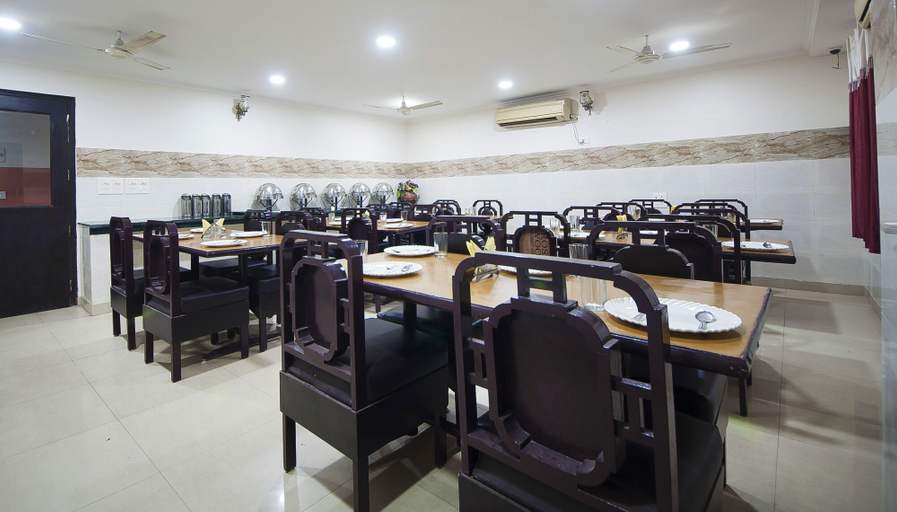 Food & Drinks 4, Hotel Dakha International, Delhi