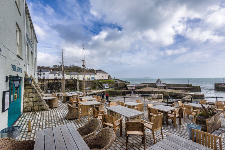 Food & Drinks 5, Pier House, Cornwall
