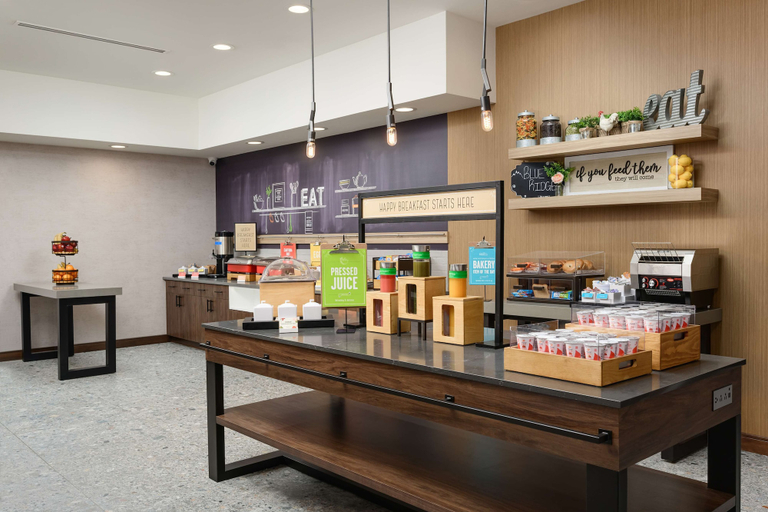 Food & Drinks 5, Hampton Inn Blue Ridge, Fannin