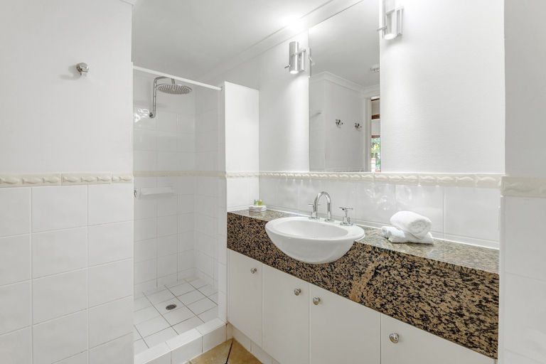 Bathroom 5, Martinique on Macrossan, Douglas