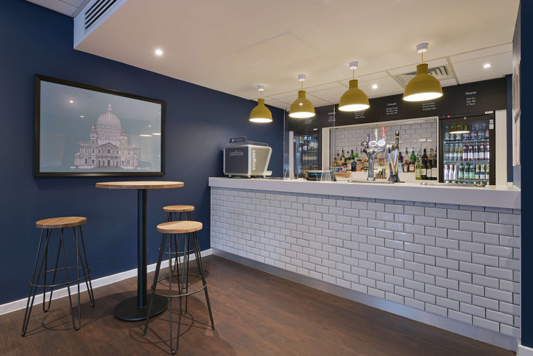Food & Drinks 5, Travelodge London Stratford, London