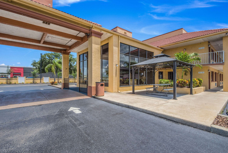 Exterior & Views 2, Rodeway Inn Port Richey North, Pasco