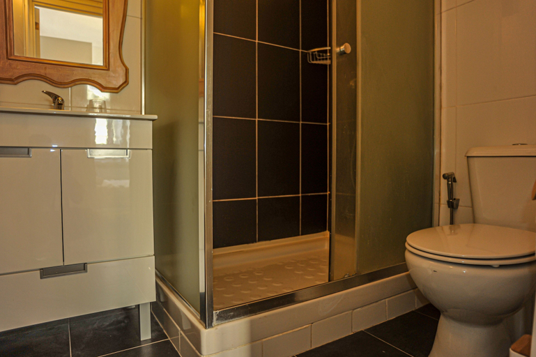 Bathroom 2, My Fair Lisbon -modern flat with elevator in central Lisbon, Lisbon