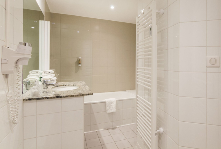 Bathroom 4, La Maison Hotel Mulhouse, Haut-Rhin