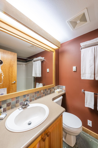 Bathroom, Chateau Big White, Kootenay Boundary