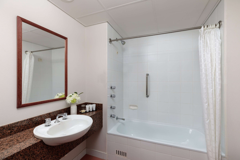 Bathroom 5, Rydges Bankstown, Sydney