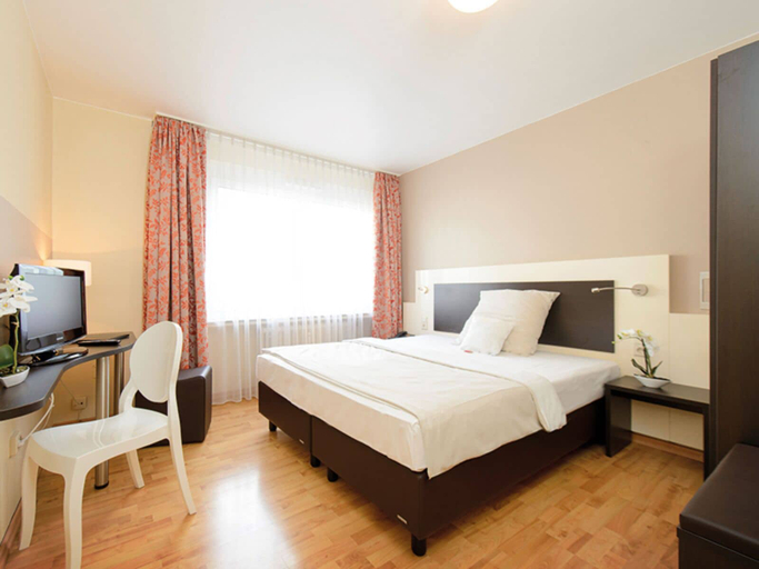 Bedroom 4, Hotel Europa, Bonn