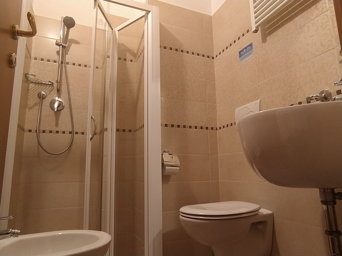 Bathroom 5, Hotel Butterfly & YoUnique Spa, Rimini
