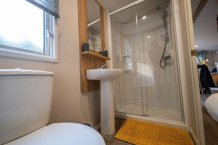 Bathroom 3, The Travellers Rest, Suffolk