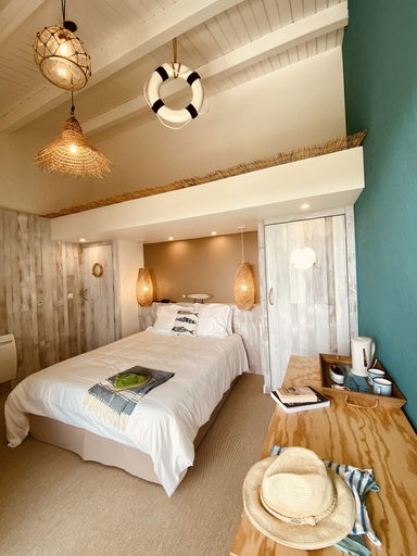 Bedroom 3, Ile de Lumiere, Charente-Maritime