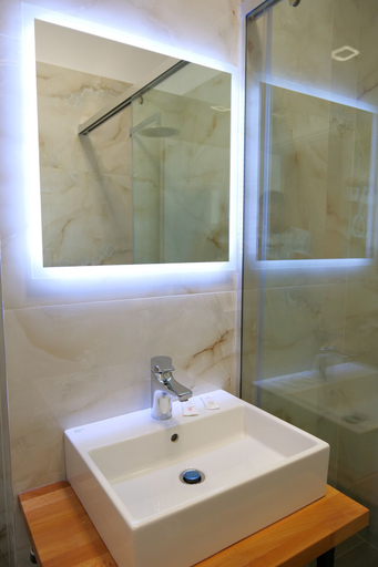 Bathroom 3, Hilltop Heaven Hotel, Sarandës