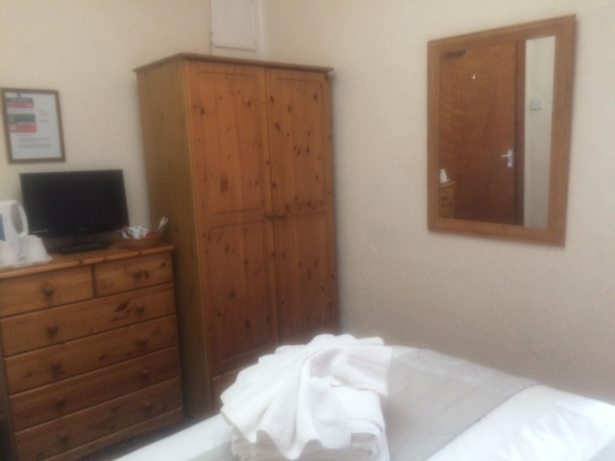 Bedroom 5, Arendale Hotel, Blackpool