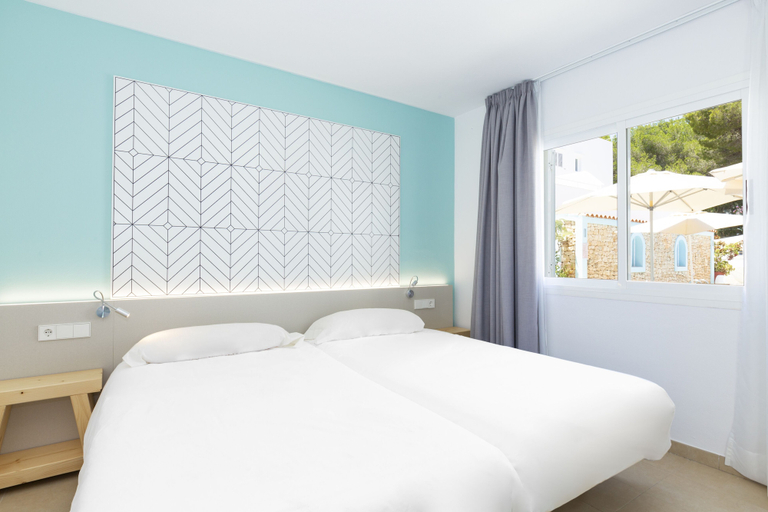 Bedroom 2, Apartamentos Los Arcos, Baleares
