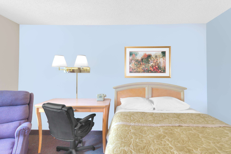Bedroom 2, Super 8 by Wyndham Augusta, Kennebec