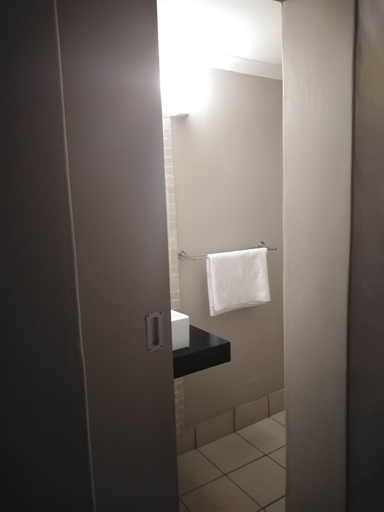Bathroom 5, Acacia Guesthouse, Ehlanzeni