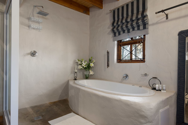 Bathroom 3, Mont d'Or Monte Bello Estate, Mangaung