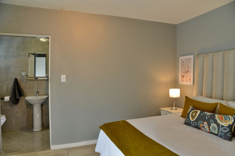 Bedroom 3, The Shore House, Bojanala