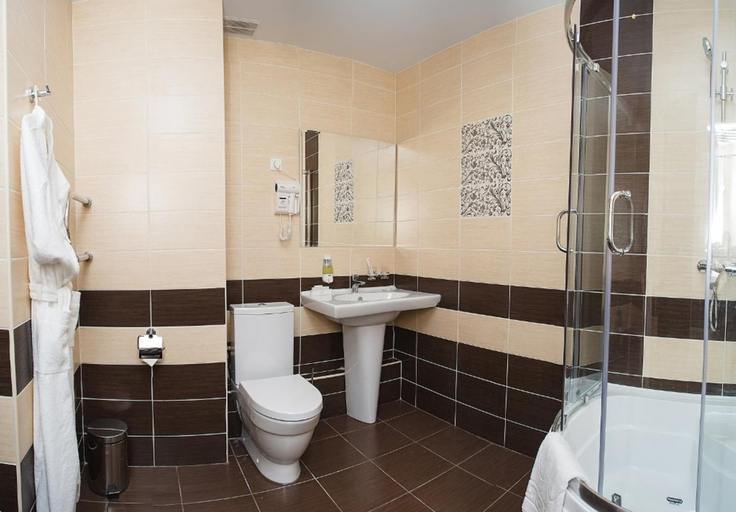 Bathroom 3, Hotel Crystal, Vysokogorskiy rayon
