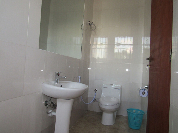 Bathroom 4, Shika Tours and Hostel, Arusha Urban