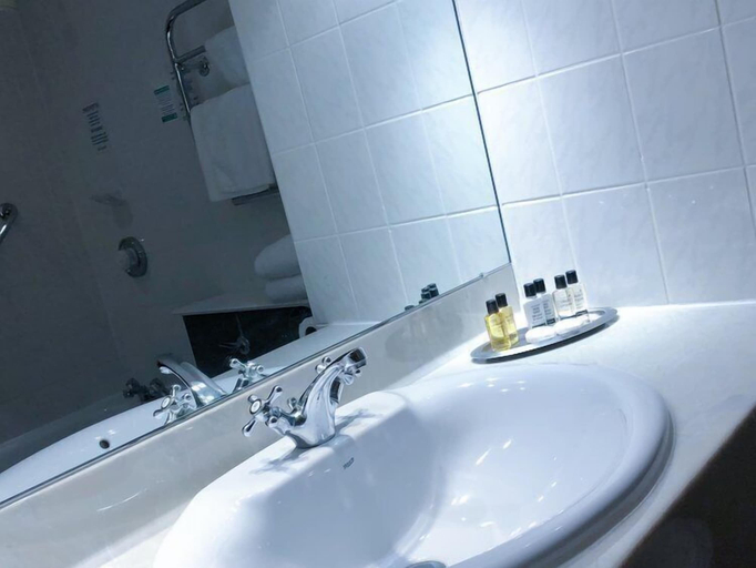 Bathroom 5, Urban Hotel Grantham, Lincolnshire