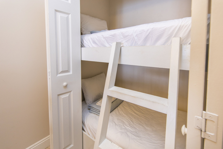 Bedroom 3, Treasure Island 1502, Bay