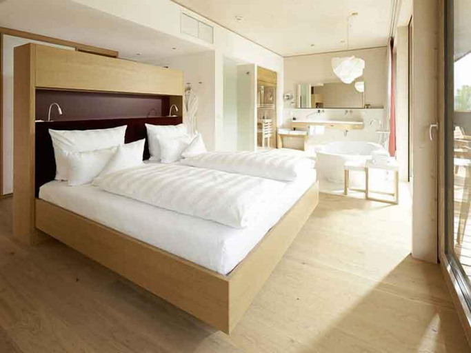 Bedroom 3, Hotel Bora HotSpaResort, Konstanz