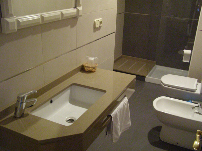 Bathroom 4, Hotel Corona de Galicia, Pontevedra