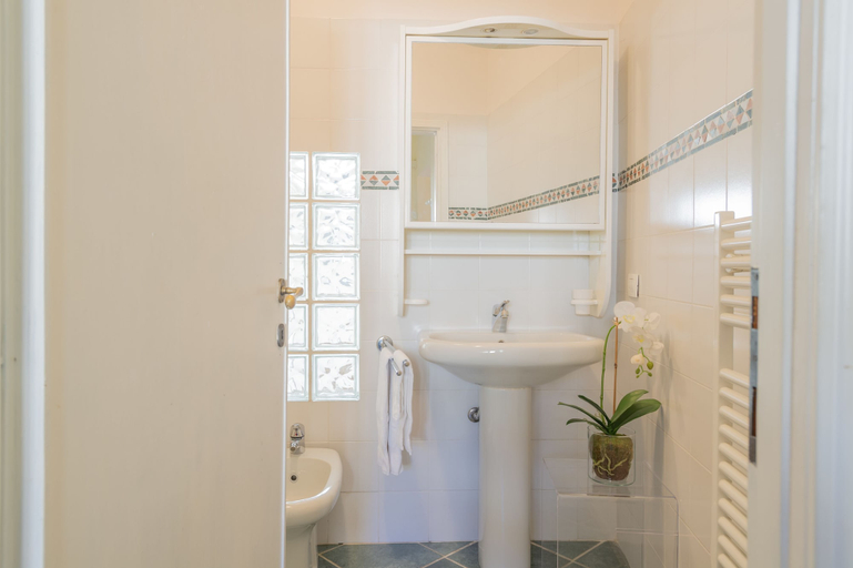Room 4, Borgo Albizi 6, Florence