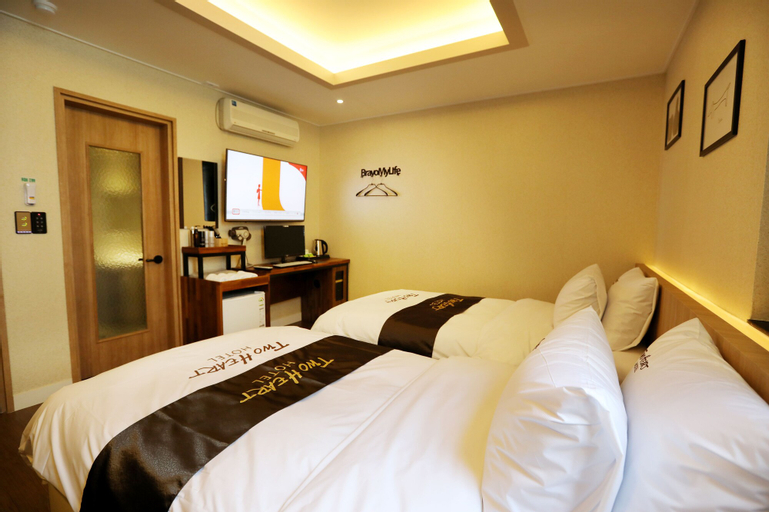 Bedroom 3, Two Heart Hotel, Buk