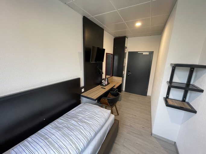 Bedroom 4, Yebs Hotel, Günzburg