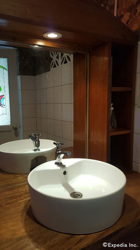 Bathroom 5, Cooper's Beach Resort, Puerto Princesa City