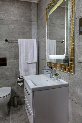 Bathroom 4, Putney Hotel, London