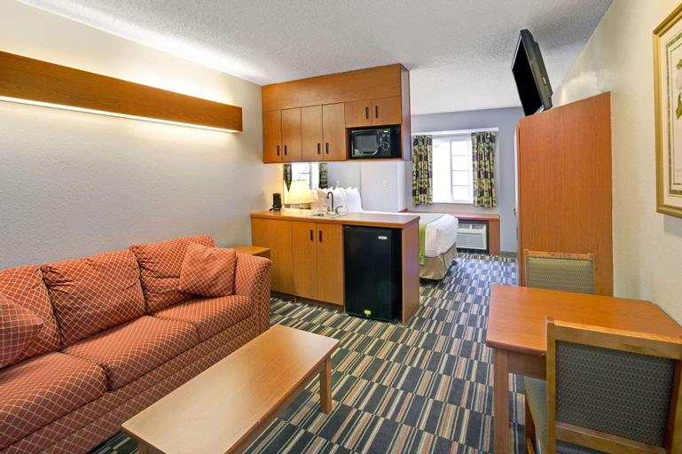 Bedroom 2, Microtel Inn & Suites by Wyndham Cherokee, Jackson