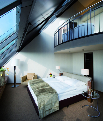 Bedroom 3, Mövenpick Hotel Hamburg, Hamburg