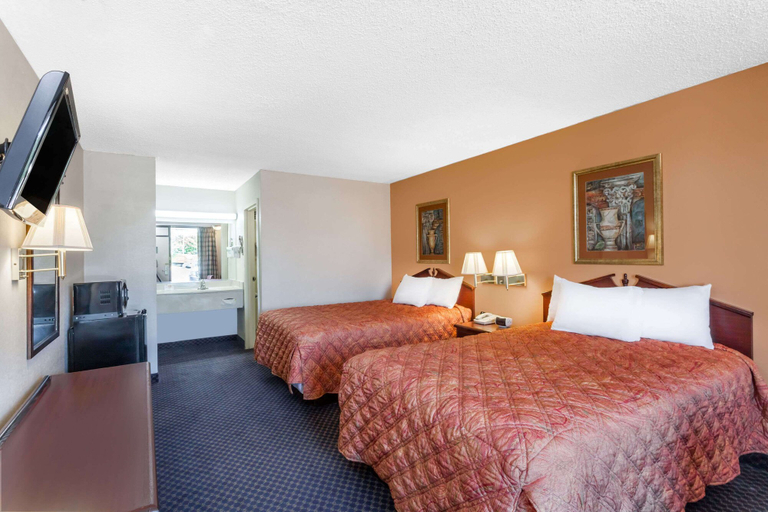 Bedroom 3, Days Inn by Wyndham Martin, Weakley