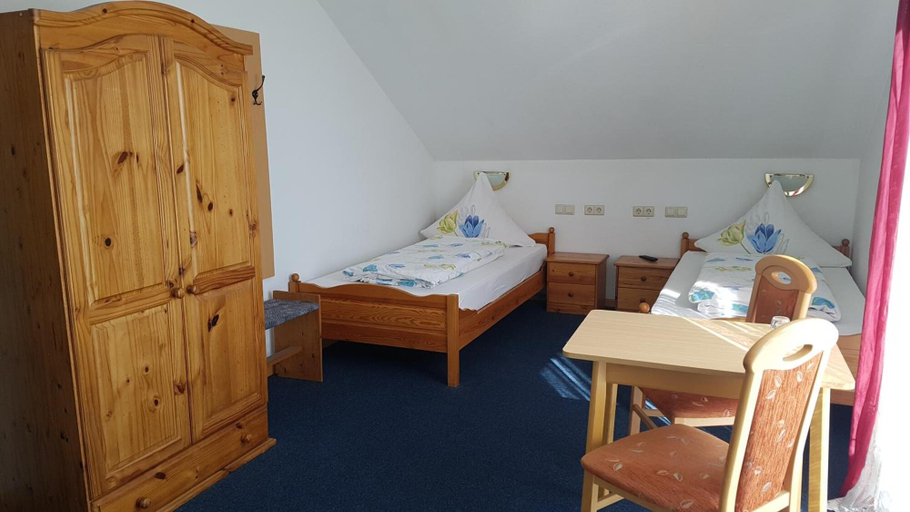 Bedroom 3, Hotel Alte Post, Ortenaukreis