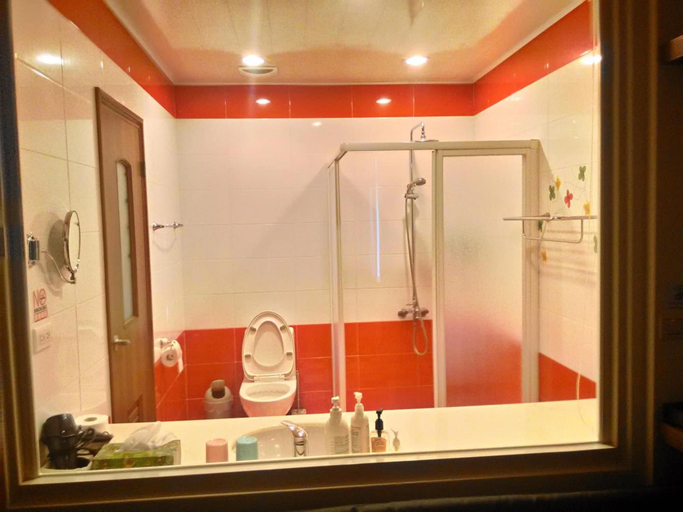 Bathroom 4, Rainbowsea B&B, Penghu